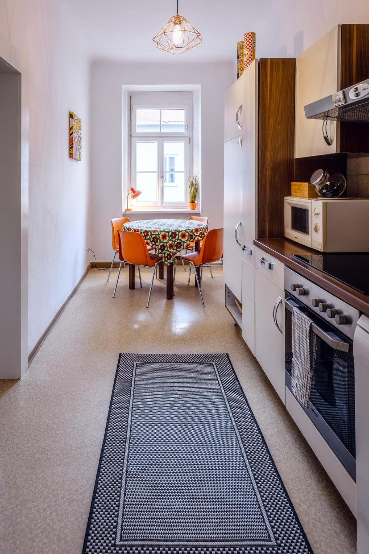 Sunny Citycenter Apartment - Graz Main Station Buitenkant foto